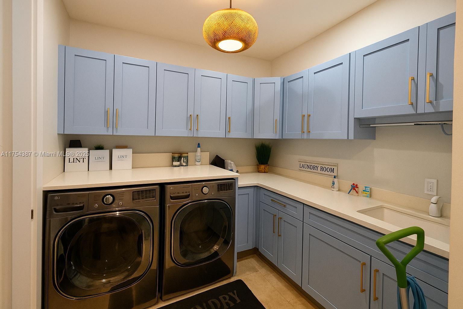 2980 Windmill Ranch Road Weston, FL 33331 - Photo 23 of 31 a view of a kitchen with sink and cabinets