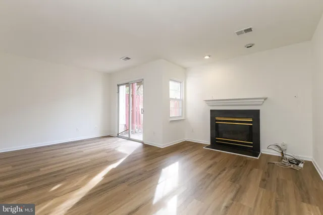 $2,695 | 4172 Ashmere Circle, Dumfries, VA 22025