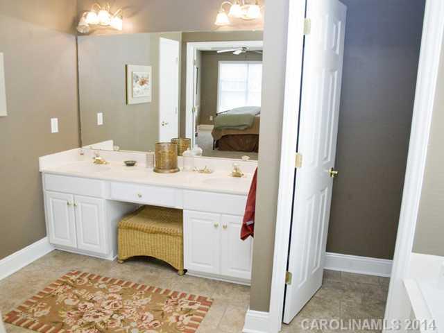 3829 Nancy Creek Road Charlotte, NC 28270 - Photo 10 of 16 a utility room with washer and dryer