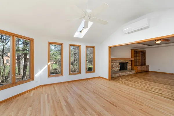 $950,000 | 1449 South Shore Court, Barrington, IL 60010