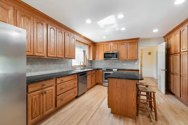 $950,000 | 1449 South Shore Court, Barrington, IL 60010