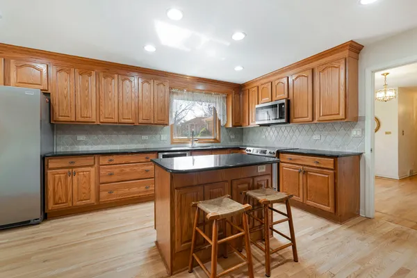 $950,000 | 1449 South Shore Court, Barrington, IL 60010