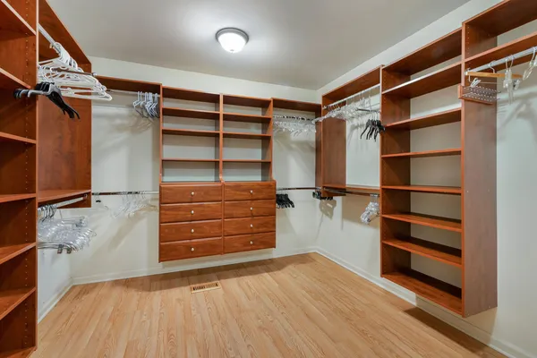 $950,000 | 1449 South Shore Court, Barrington, IL 60010