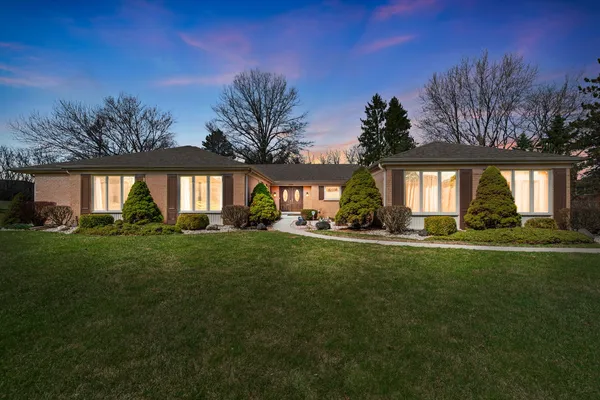 $950,000 | 1449 South Shore Court, Barrington, IL 60010