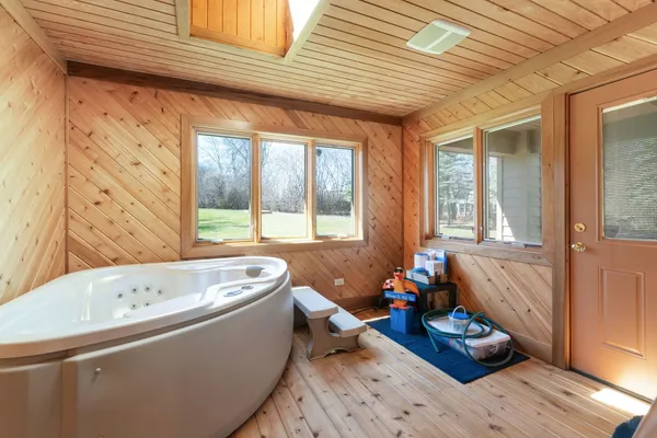 $950,000 | 1449 South Shore Court, Barrington, IL 60010