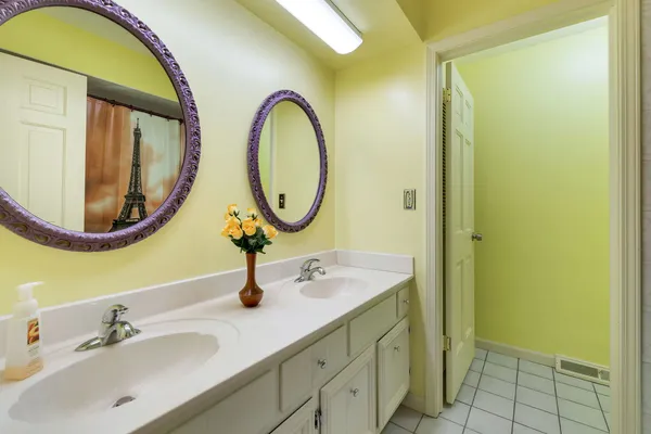 $950,000 | 1449 South Shore Court, Barrington, IL 60010