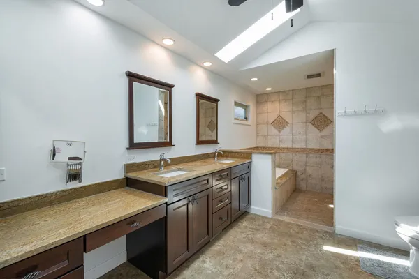 $950,000 | 1449 South Shore Court, Barrington, IL 60010