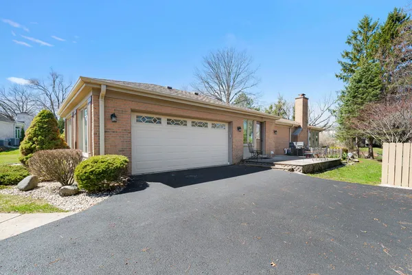 $950,000 | 1449 South Shore Court, Barrington, IL 60010
