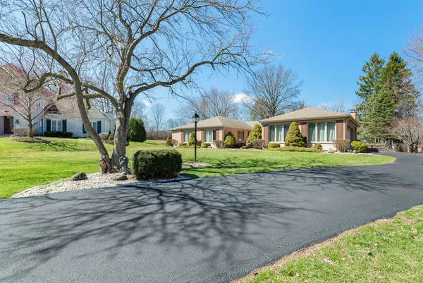 $950,000 | 1449 South Shore Court, Barrington, IL 60010