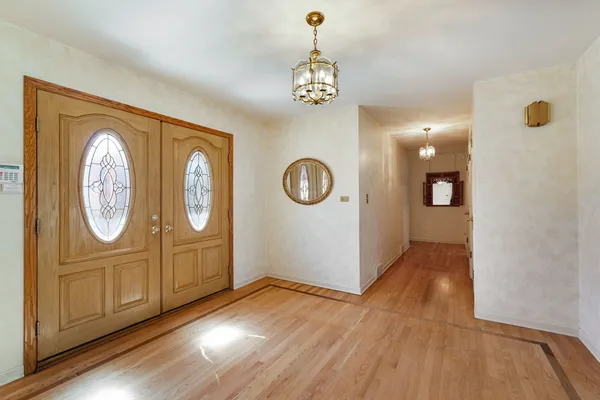 $950,000 | 1449 South Shore Court, Barrington, IL 60010