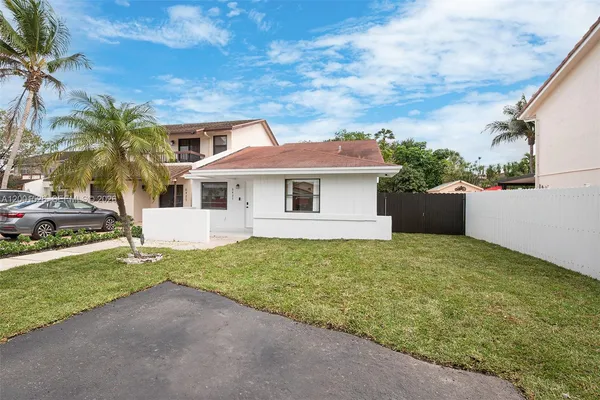 $3,250 | 6427 Southwest 135th Avenue, Miami, FL 33183