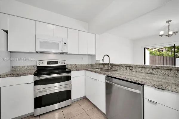 $3,250 | 6427 Southwest 135th Avenue, Miami, FL 33183