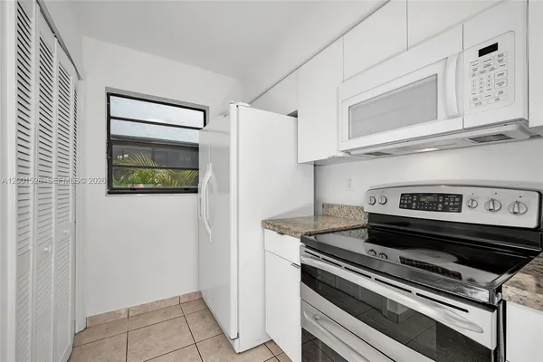 $3,250 | 6427 Southwest 135th Avenue, Miami, FL 33183