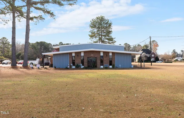 a view of a house with a yard and garage