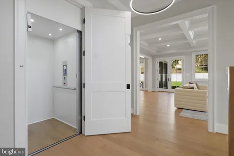 $2,950,000 | 2541 23rd Road North, Arlington, VA 22207