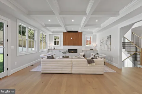 $2,950,000 | 2541 23rd Road North, Arlington, VA 22207