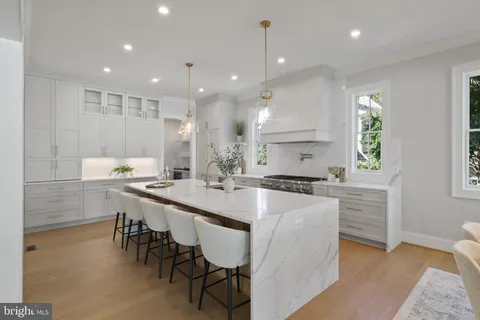 $2,950,000 | 2541 23rd Road North, Arlington, VA 22207