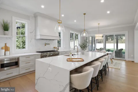 $2,950,000 | 2541 23rd Road North, Arlington, VA 22207