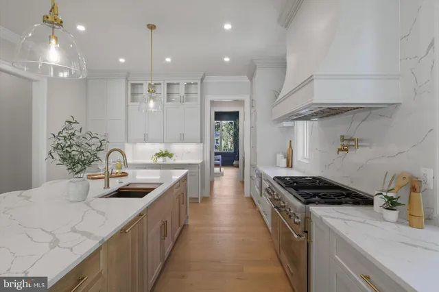 $2,950,000 | 2541 23rd Road North, Arlington, VA 22207