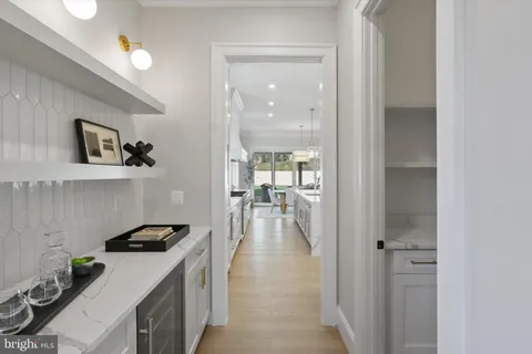 $2,950,000 | 2541 23rd Road North, Arlington, VA 22207