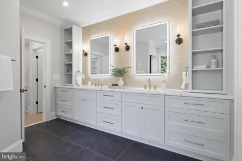 $2,950,000 | 2541 23rd Road North, Arlington, VA 22207