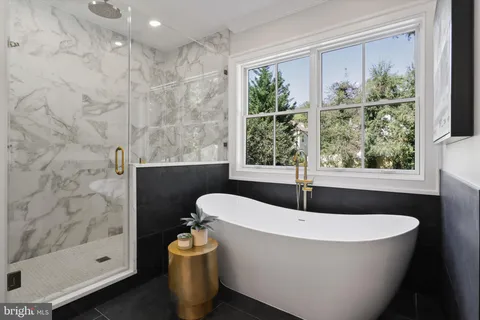 $2,950,000 | 2541 23rd Road North, Arlington, VA 22207