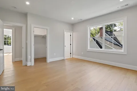 $2,950,000 | 2541 23rd Road North, Arlington, VA 22207