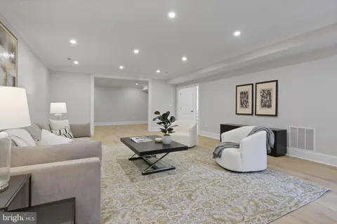 $2,950,000 | 2541 23rd Road North, Arlington, VA 22207