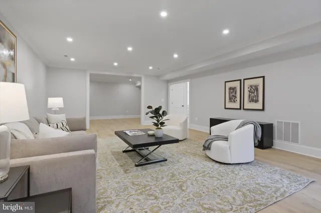 $2,950,000 | 2541 23rd Road North, Arlington, VA 22207