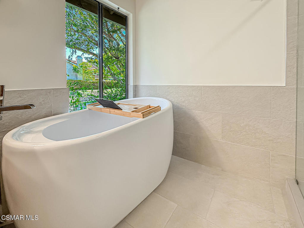 4007 Doneva Road Moorpark, CA 93021 - Photo 29 of 58 a bath tub sitting in a bathroom next to a window