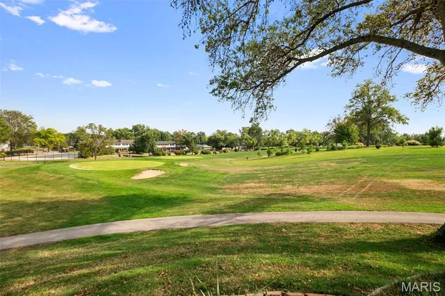 $1,945 | 621 Highland Park Drive, Unit G, Chesterfield, MO 63017