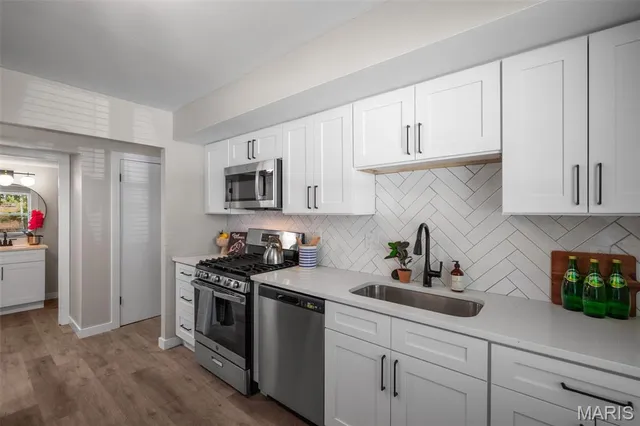 $1,945 | 621 Highland Park Drive, Unit G, Chesterfield, MO 63017