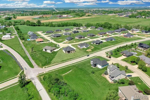 $869,900 | 1370 Walnut Rdg Drive, Columbia, IL 62236