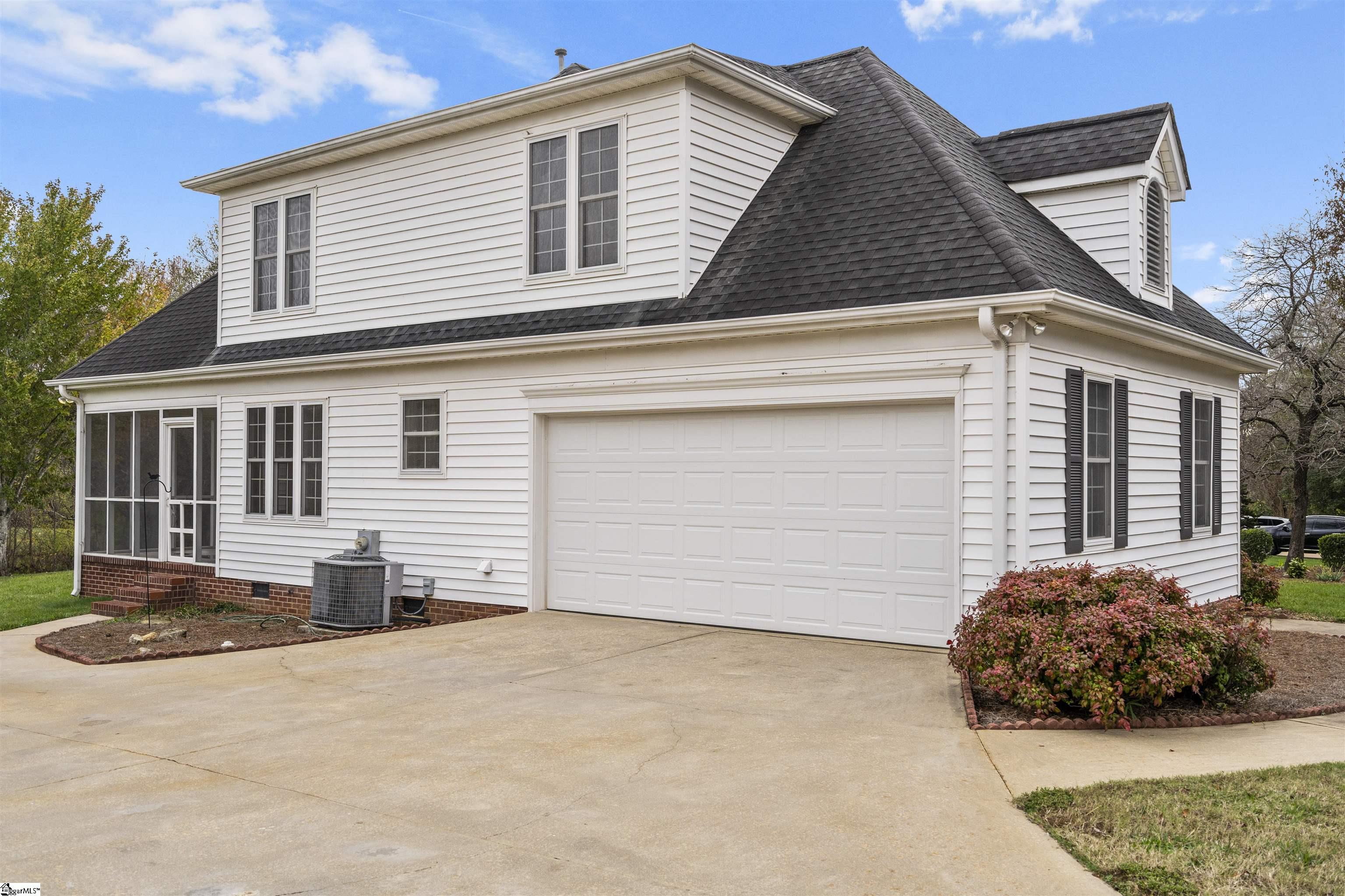 201 Spring Lake Loop Simpsonville, SC 29681 - Photo 2 of 31