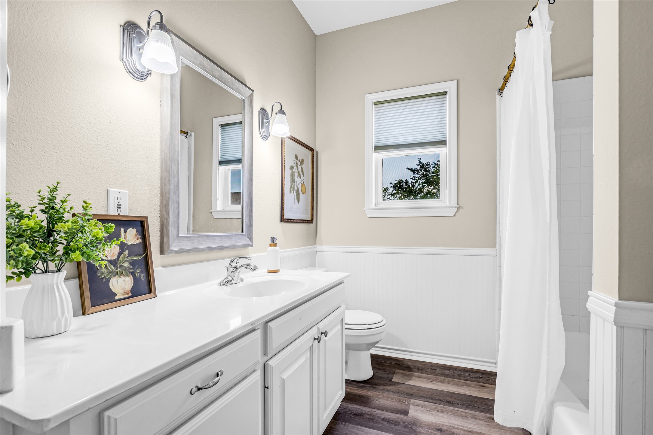 1075 Harrisburg Road Brenham, TX 77833 - Photo 29 of 48 The guest bathroom with generous counter space
