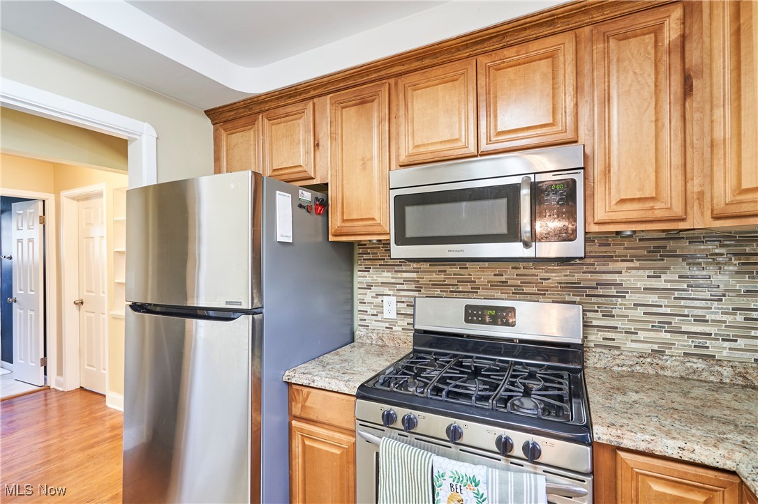 3100 West Ridgewood Drive Cleveland, OH 44134 - Photo 7 of 29 Updated kitchen with stainless steel appliances and tiled backsplash