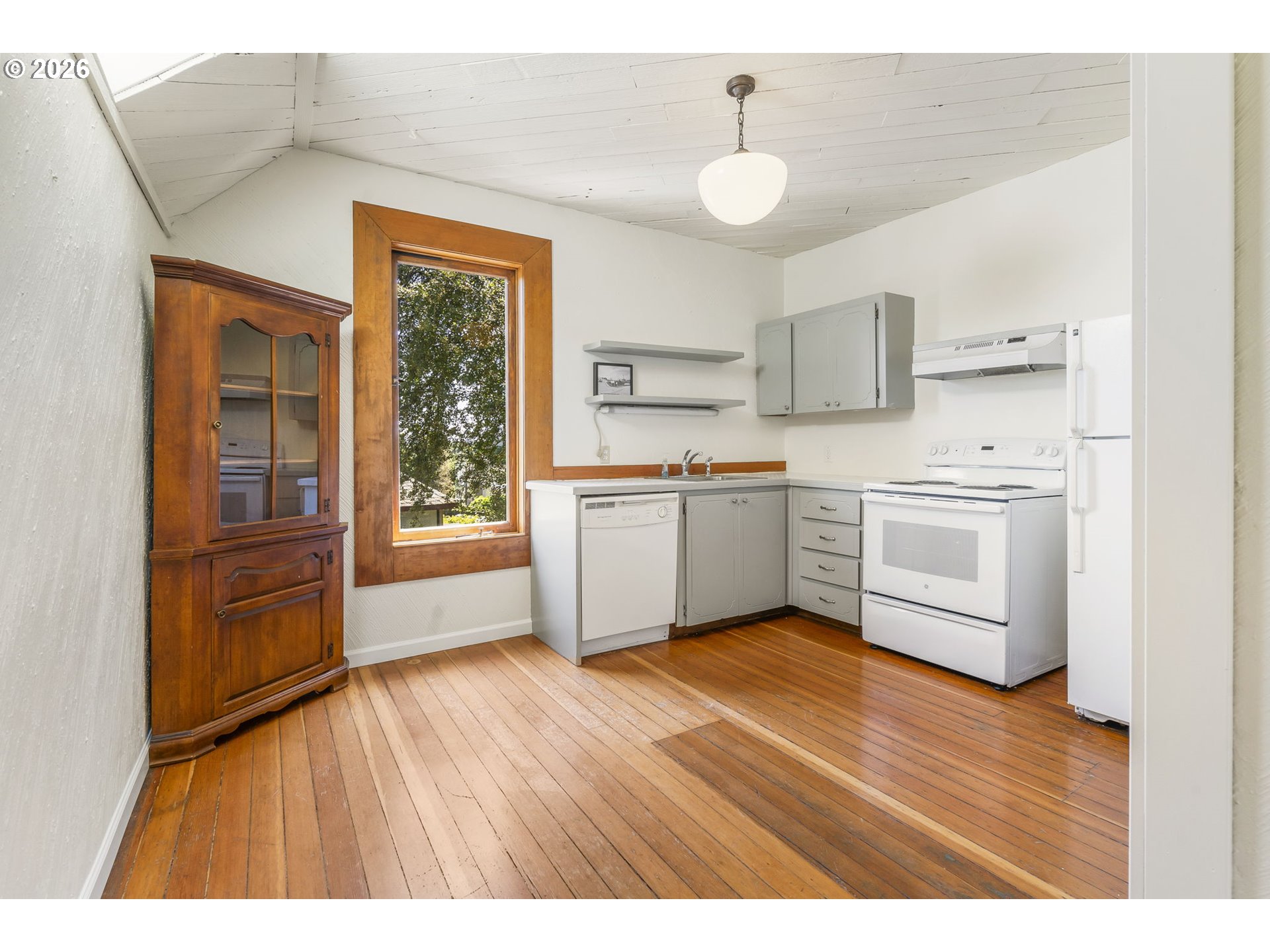 3206 South Kelly Avenue Portland, OR 97239 - Photo 9 of 38 Kitchen