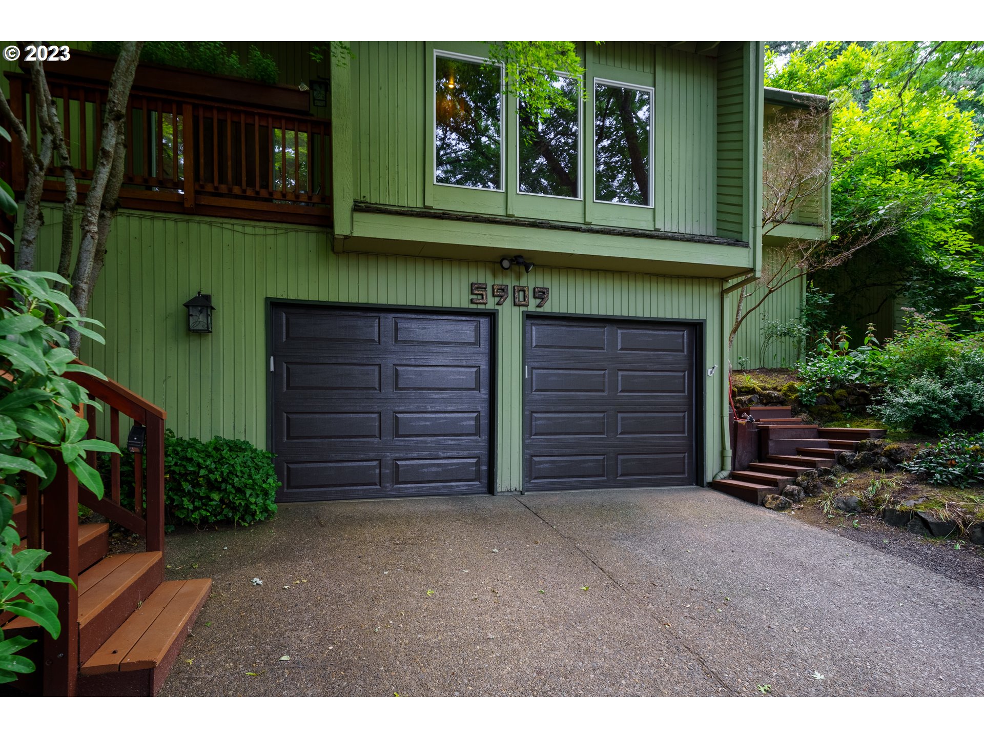 5909 Southwest Alfred Street Portland, OR 97219 - Photo 2 of 47 Driveway