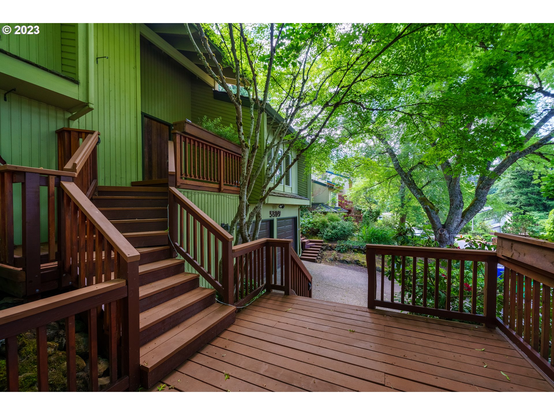 5909 Southwest Alfred Street Portland, OR 97219 - Photo 3 of 47 Entrance/Foyer