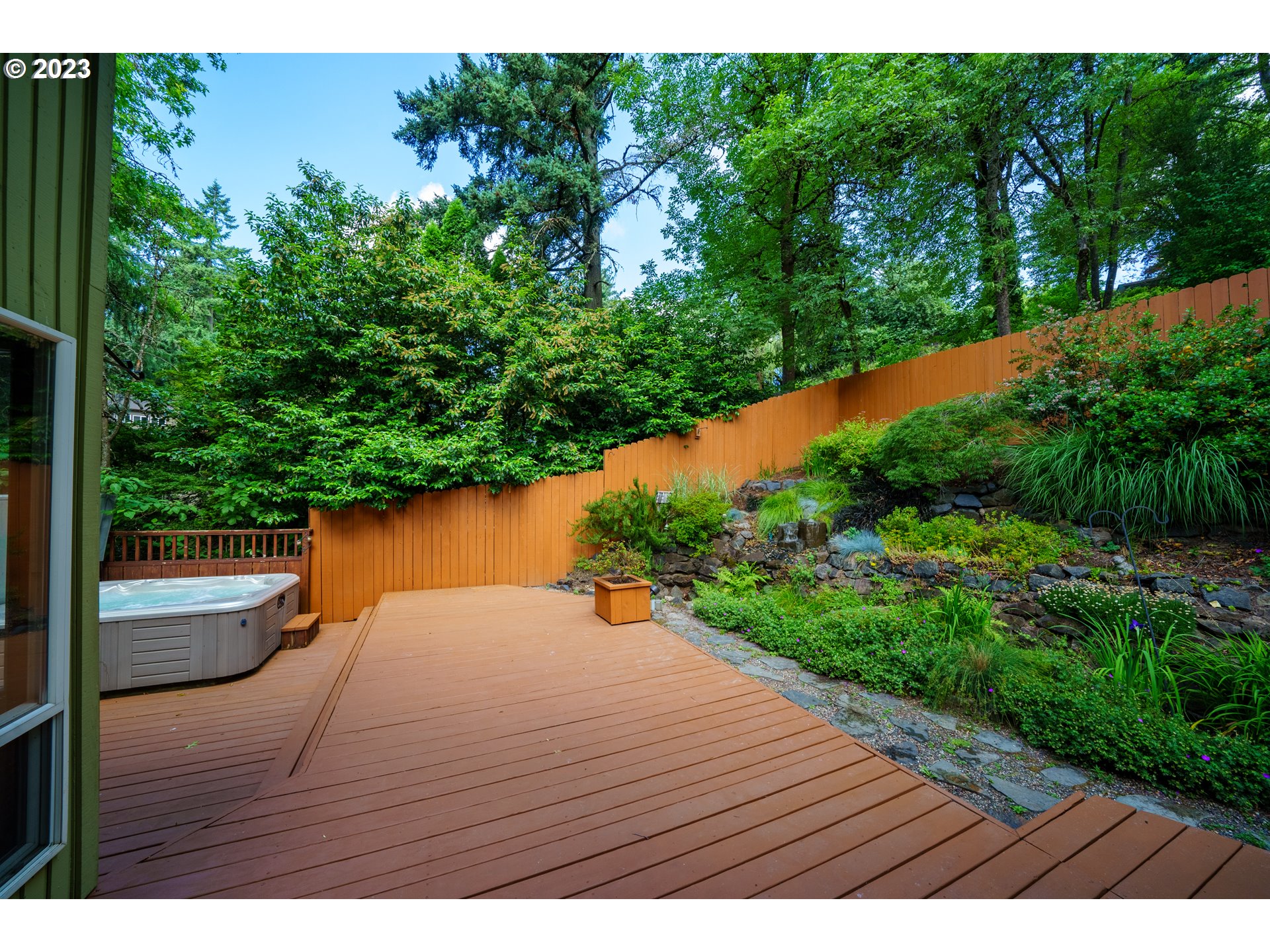5909 Southwest Alfred Street Portland, OR 97219 - Photo 35 of 47 Backyard