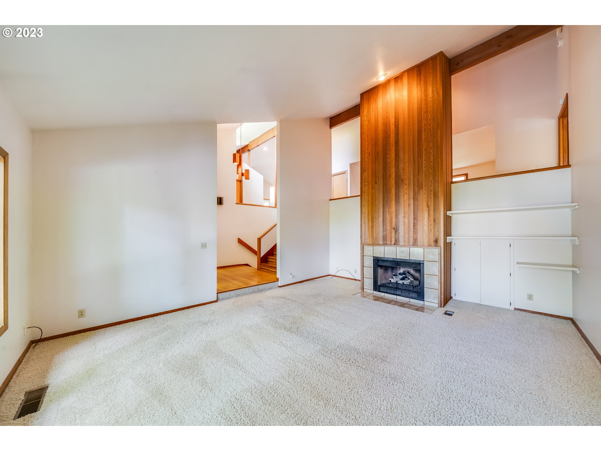 5909 Southwest Alfred Street Portland, OR 97219 - Photo 7 of 47 Living Room
