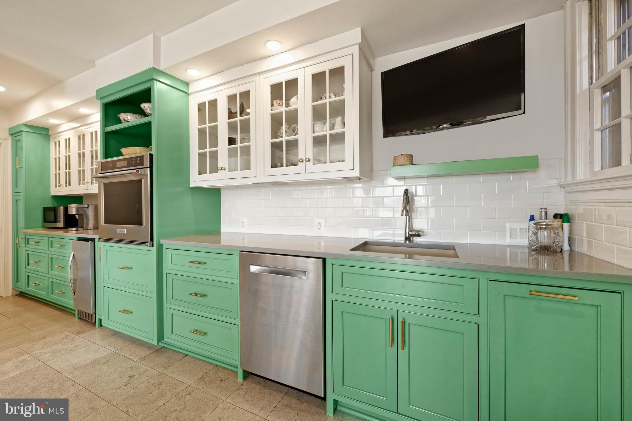 4392 Carrington Road Markham, VA 22643 - Photo 18 of 59 a kitchen with a sink and a microwave
