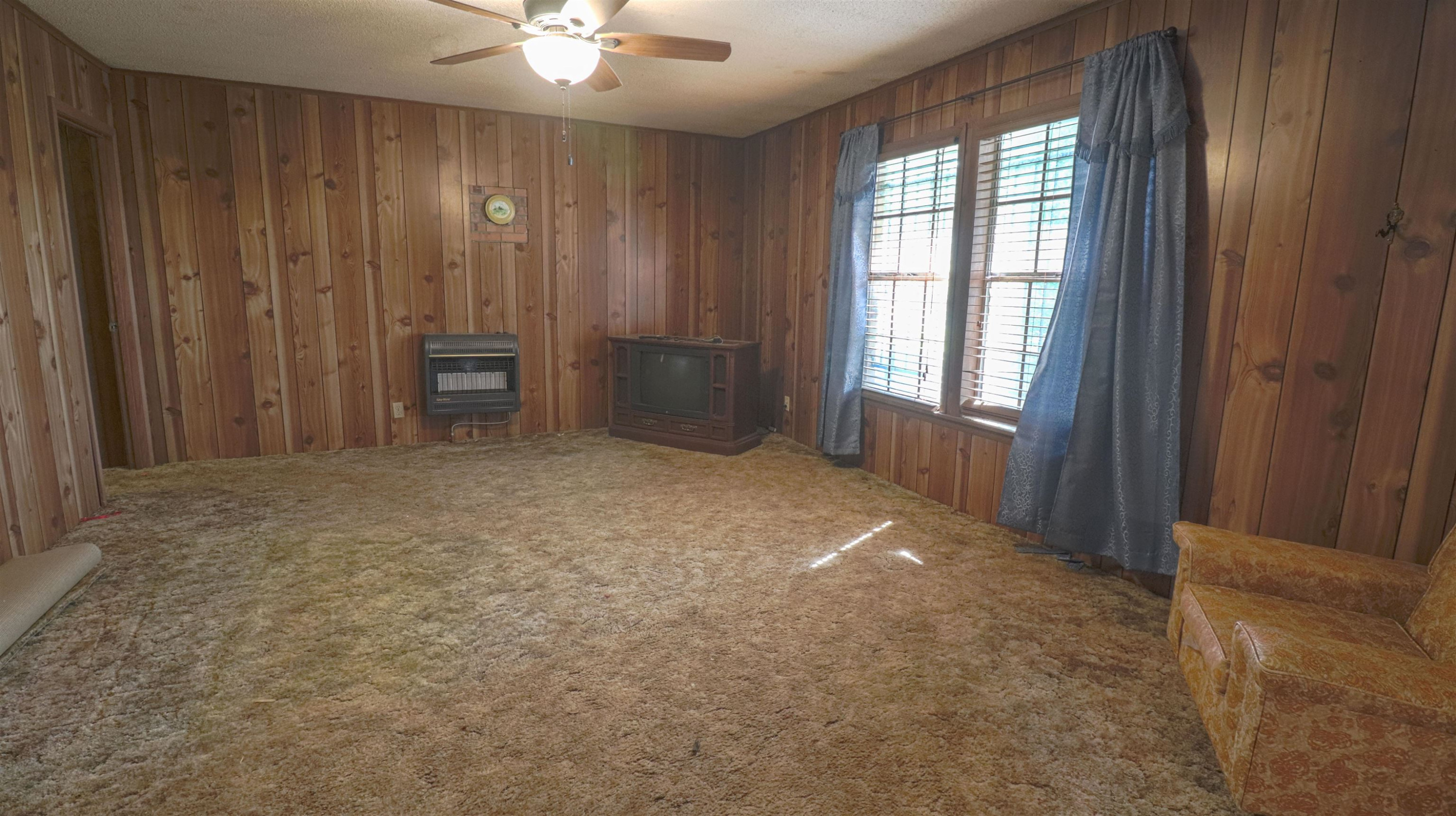1040 Uptonville Road Mercer, TN 38392 - Photo 3 of 16 a view of a livingroom with an empty space and a window