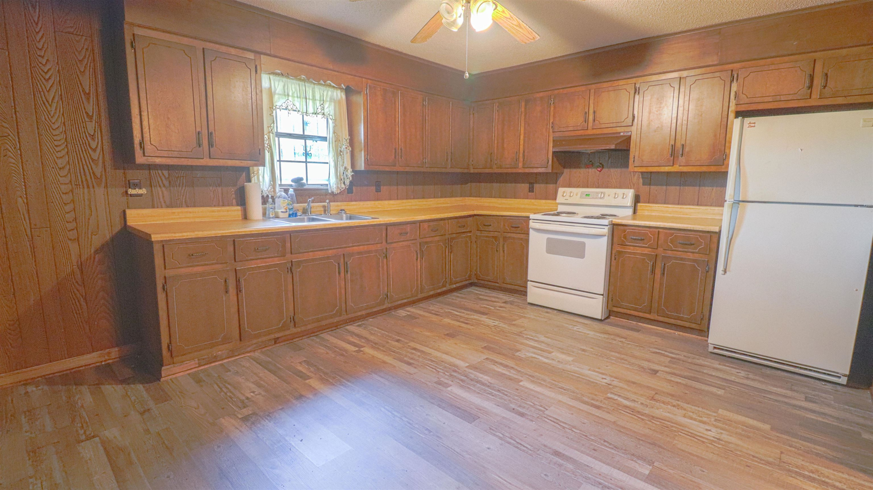 1040 Uptonville Road Mercer, TN 38392 - Photo 4 of 16 a kitchen with a refrigerator stove and sink