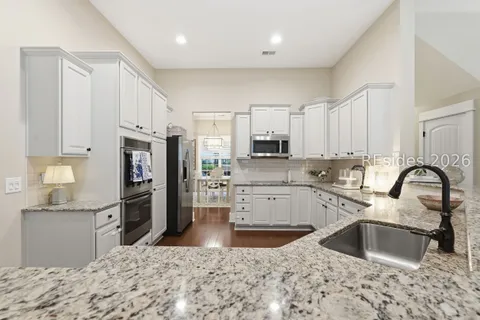 $949,900 | 8 Dove Tree Lane, Bluffton, SC 29910