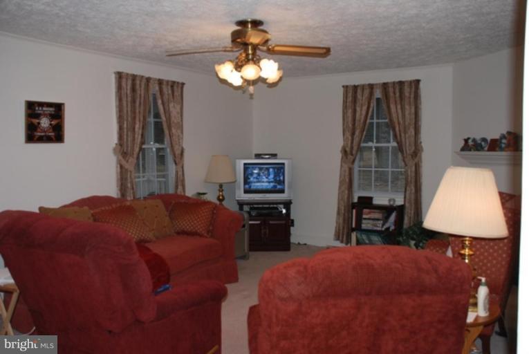 17341 Waterloo Road Amissville, VA 20106 - Photo 2 of 29 Living Room