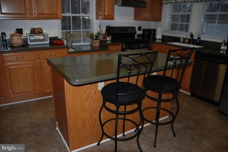 17341 Waterloo Road Amissville, VA 20106 - Photo 8 of 29 Breakfast Bar
