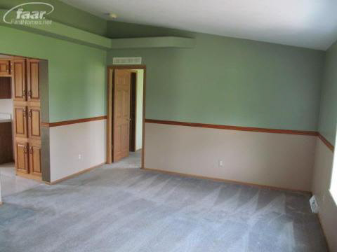10329 Coldwater Road Flushing, MI 48433 - Photo 20 of 37 20185811-19.JPG