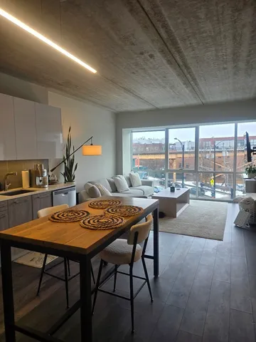 $2,725 | 1743 North Leavitt Street, Unit 307, Chicago, IL 60647