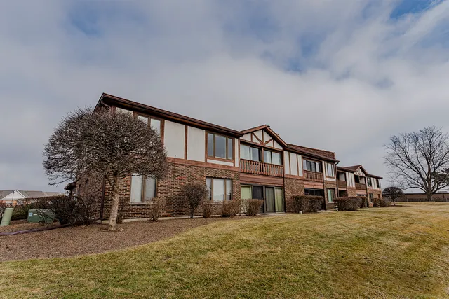 $279,000 | 9724 West Creek Road, Unit B2, Palos Park, IL 60464